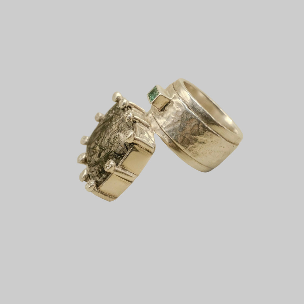 Anillo Cuarzo con Rutilos negros y esmeralda